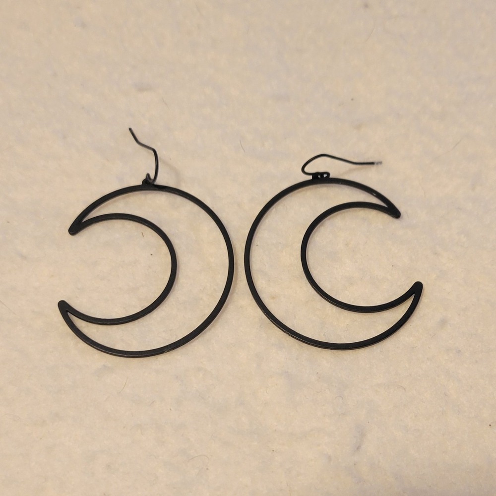 Vintage Unsigned Black Enamel Crescent Moon Cut Out French‎ Hook 1.5" Earrings